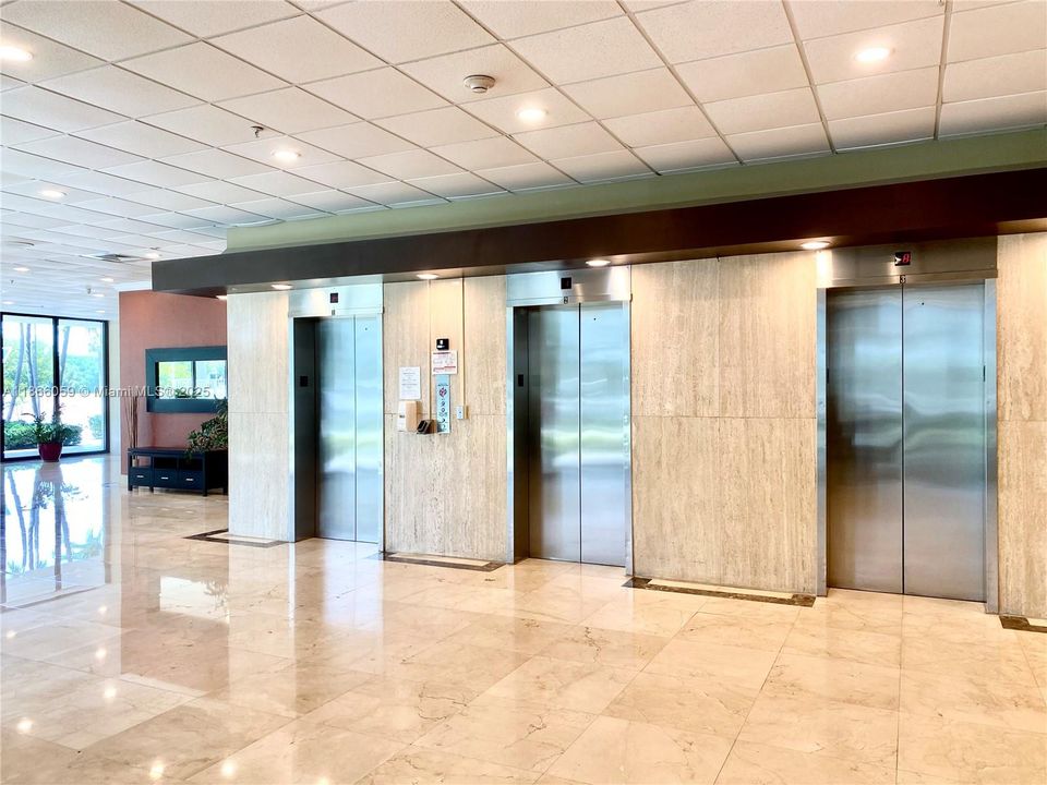 Recently Rented: $1,800 (1 beds, 1 baths, 697 Square Feet)