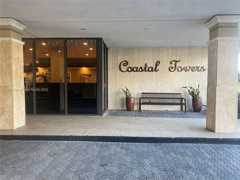 Recently Rented: $1,800 (1 beds, 1 baths, 697 Square Feet)