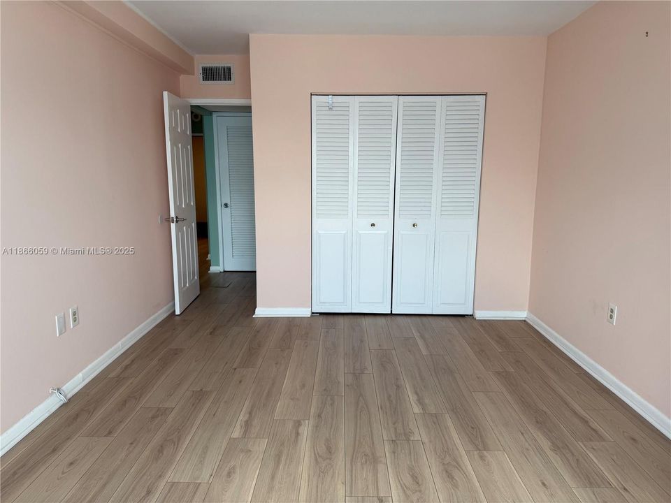 Recently Rented: $1,800 (1 beds, 1 baths, 697 Square Feet)