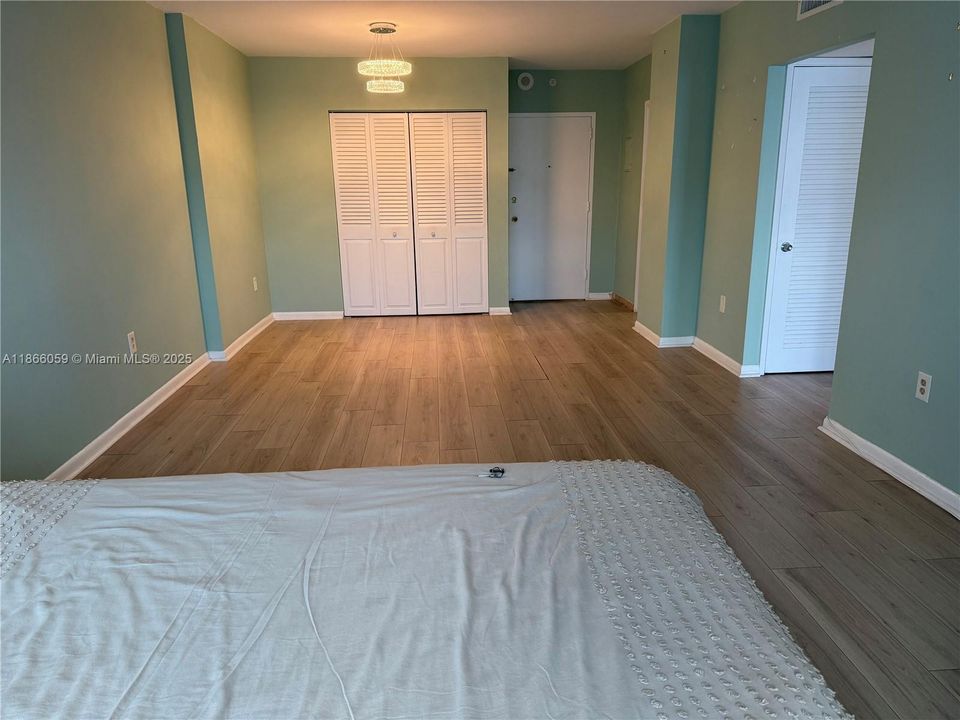 Recently Rented: $1,800 (1 beds, 1 baths, 697 Square Feet)