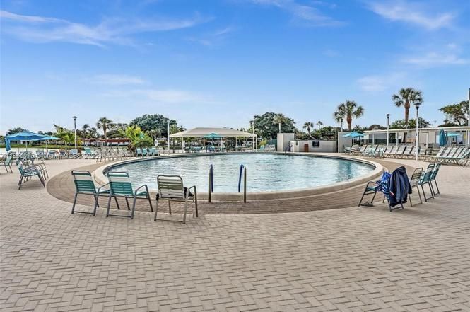 待售: $72,000 (2 贝兹, 2 浴室, 880 平方英尺)