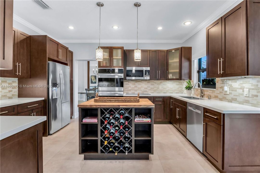 For Sale: $1,198,000 (5 beds, 4 baths, 3927 Square Feet)