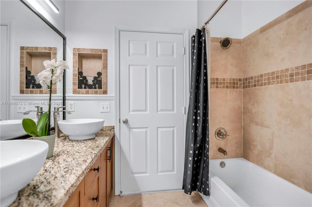 For Sale: $1,198,000 (5 beds, 4 baths, 3927 Square Feet)