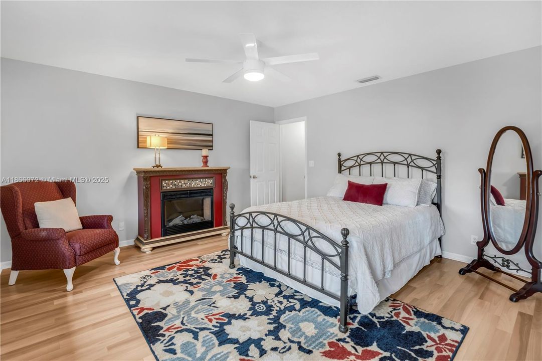 For Sale: $1,198,000 (5 beds, 4 baths, 3927 Square Feet)