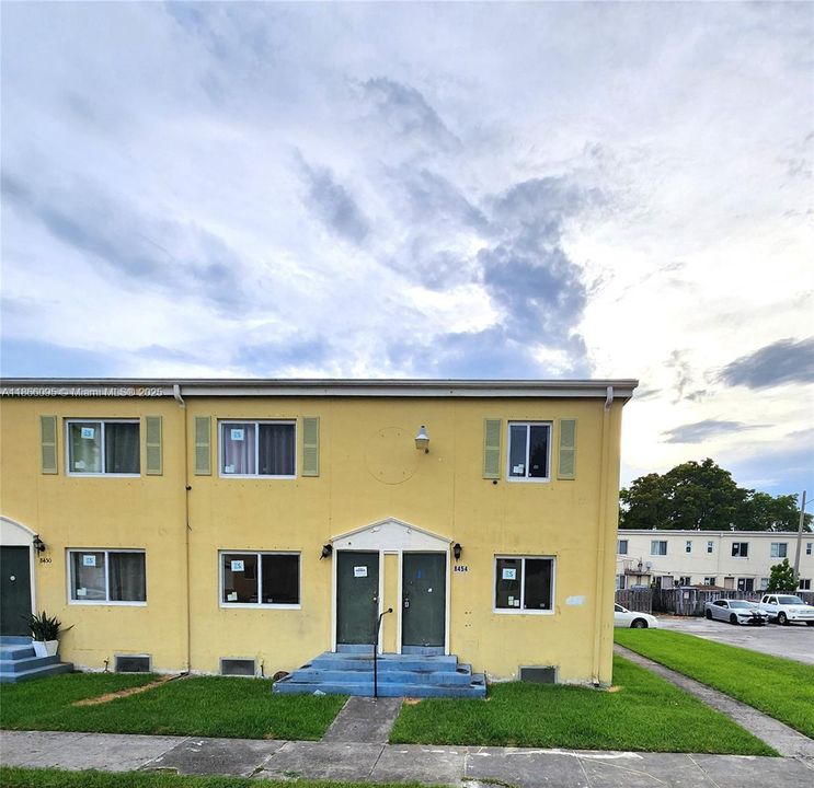 待售: $220,000 (4 贝兹, 3 浴室, 1660 平方英尺)