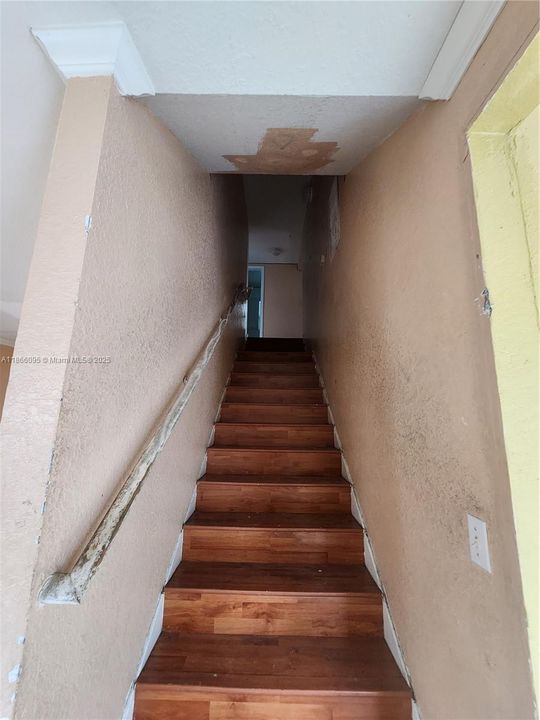 待售: $220,000 (4 贝兹, 3 浴室, 1660 平方英尺)