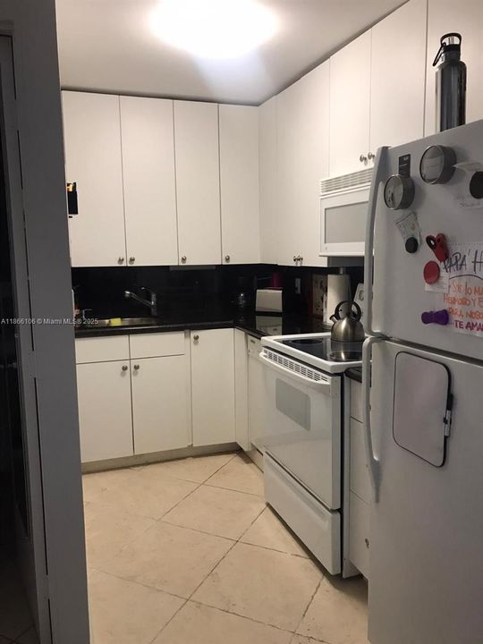 For Sale: $430,000 (1 beds, 1 baths, 655 Square Feet)