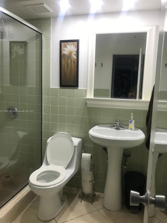 For Sale: $430,000 (1 beds, 1 baths, 655 Square Feet)