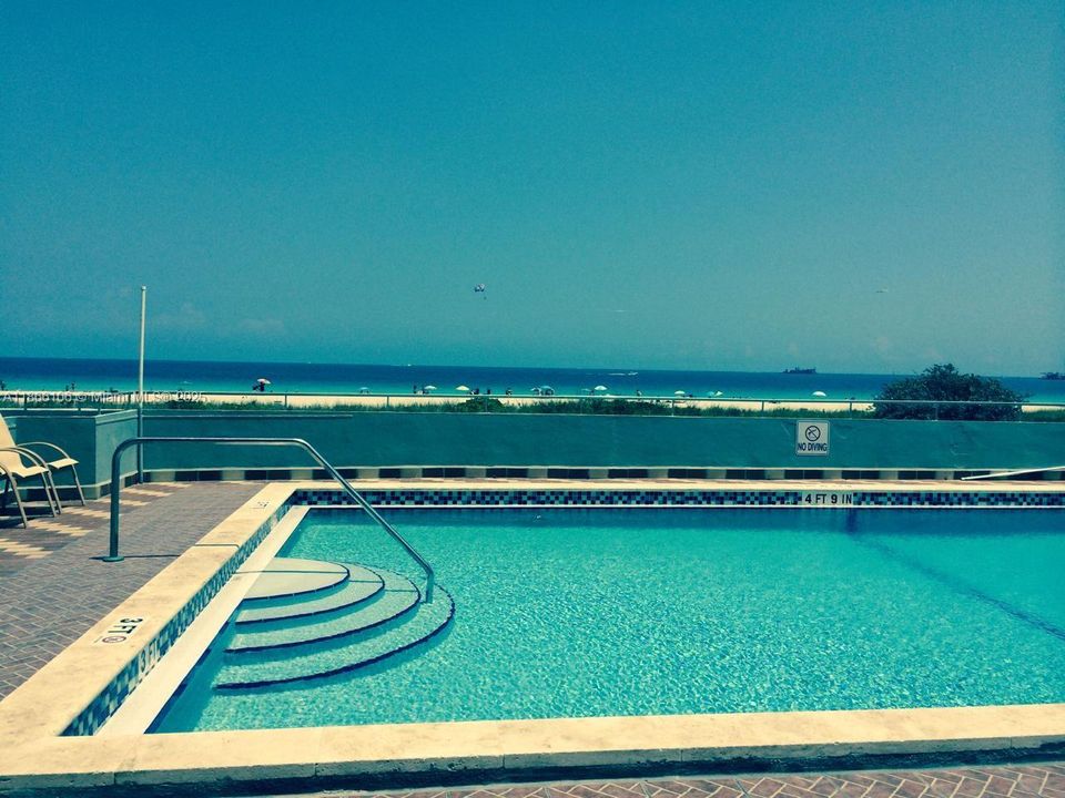 For Sale: $430,000 (1 beds, 1 baths, 655 Square Feet)