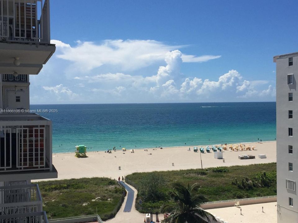 For Sale: $430,000 (1 beds, 1 baths, 655 Square Feet)