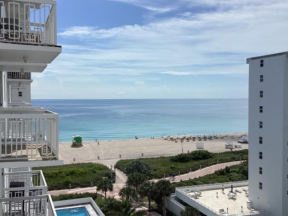 For Sale: $430,000 (1 beds, 1 baths, 655 Square Feet)