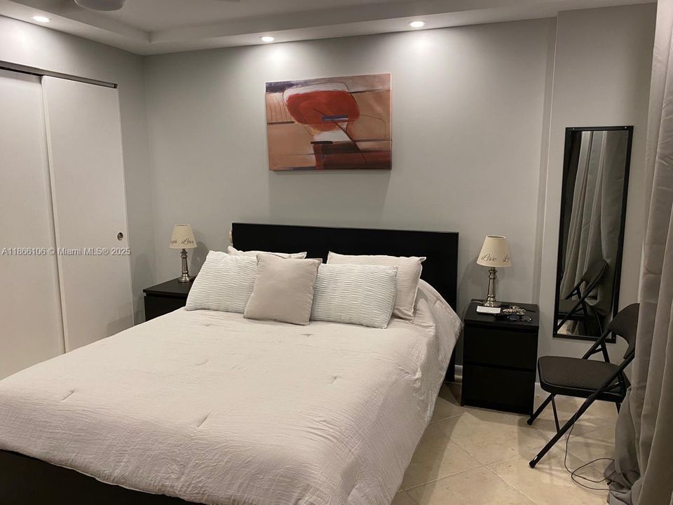 For Sale: $430,000 (1 beds, 1 baths, 655 Square Feet)