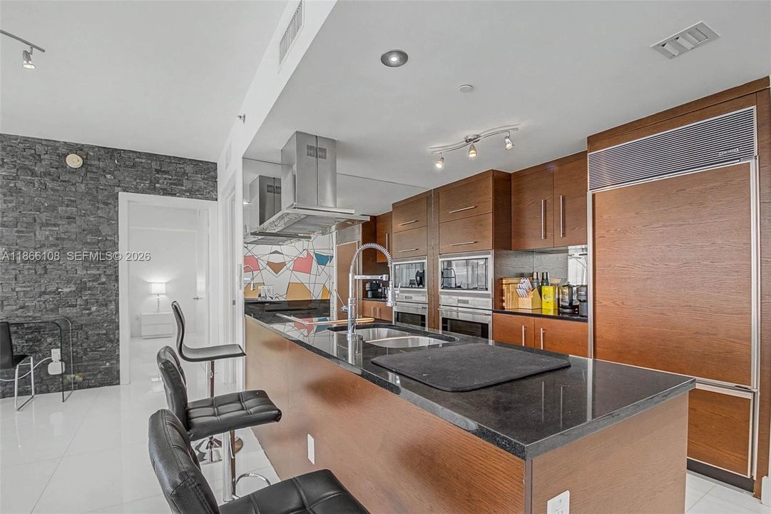 For Sale: $960,000 (2 beds, 2 baths, 1500 Square Feet)