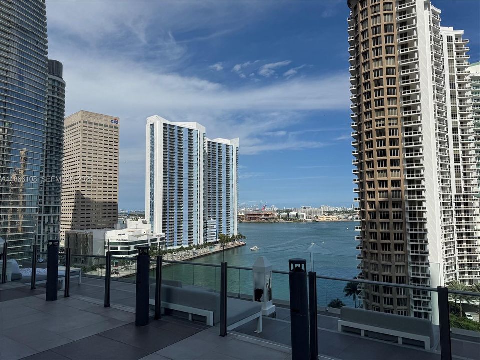 For Sale: $960,000 (2 beds, 2 baths, 1500 Square Feet)