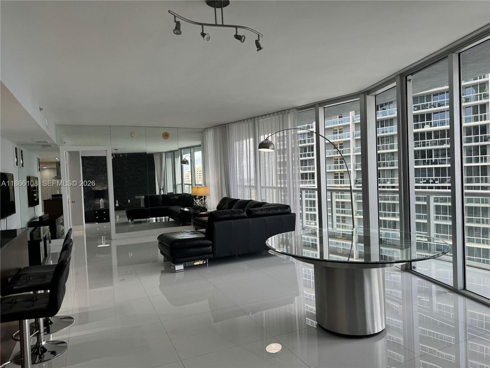 For Sale: $960,000 (2 beds, 2 baths, 1500 Square Feet)