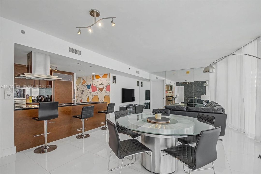 For Sale: $960,000 (2 beds, 2 baths, 1500 Square Feet)