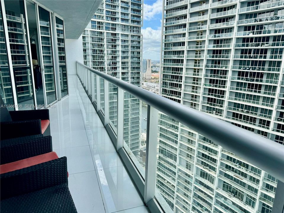 For Sale: $960,000 (2 beds, 2 baths, 1500 Square Feet)