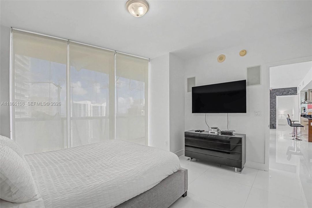 For Sale: $960,000 (2 beds, 2 baths, 1500 Square Feet)