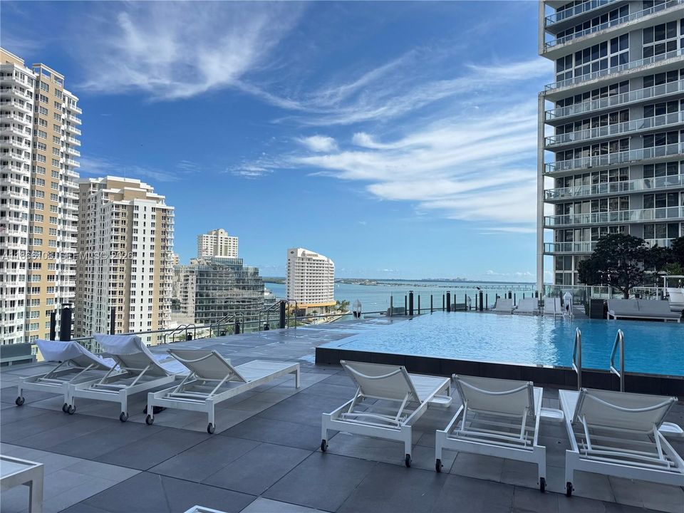 For Sale: $960,000 (2 beds, 2 baths, 1500 Square Feet)
