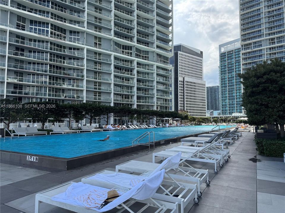 For Sale: $960,000 (2 beds, 2 baths, 1500 Square Feet)