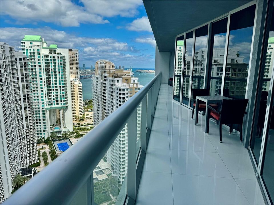 For Sale: $960,000 (2 beds, 2 baths, 1500 Square Feet)