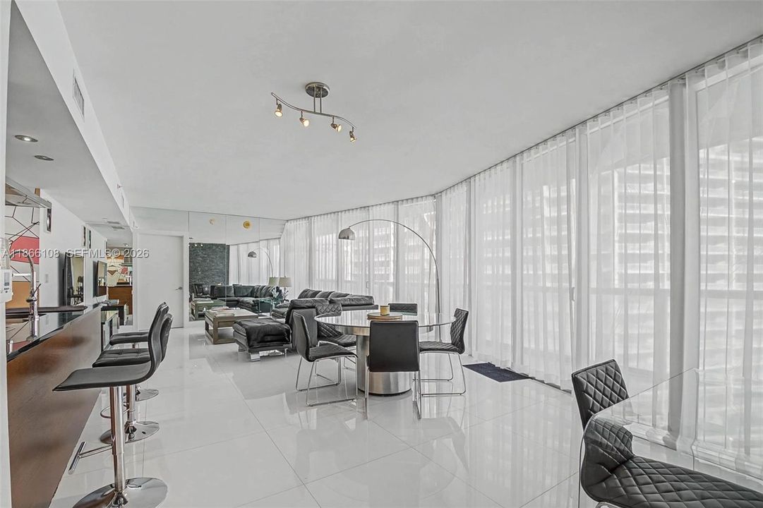 For Sale: $960,000 (2 beds, 2 baths, 1500 Square Feet)