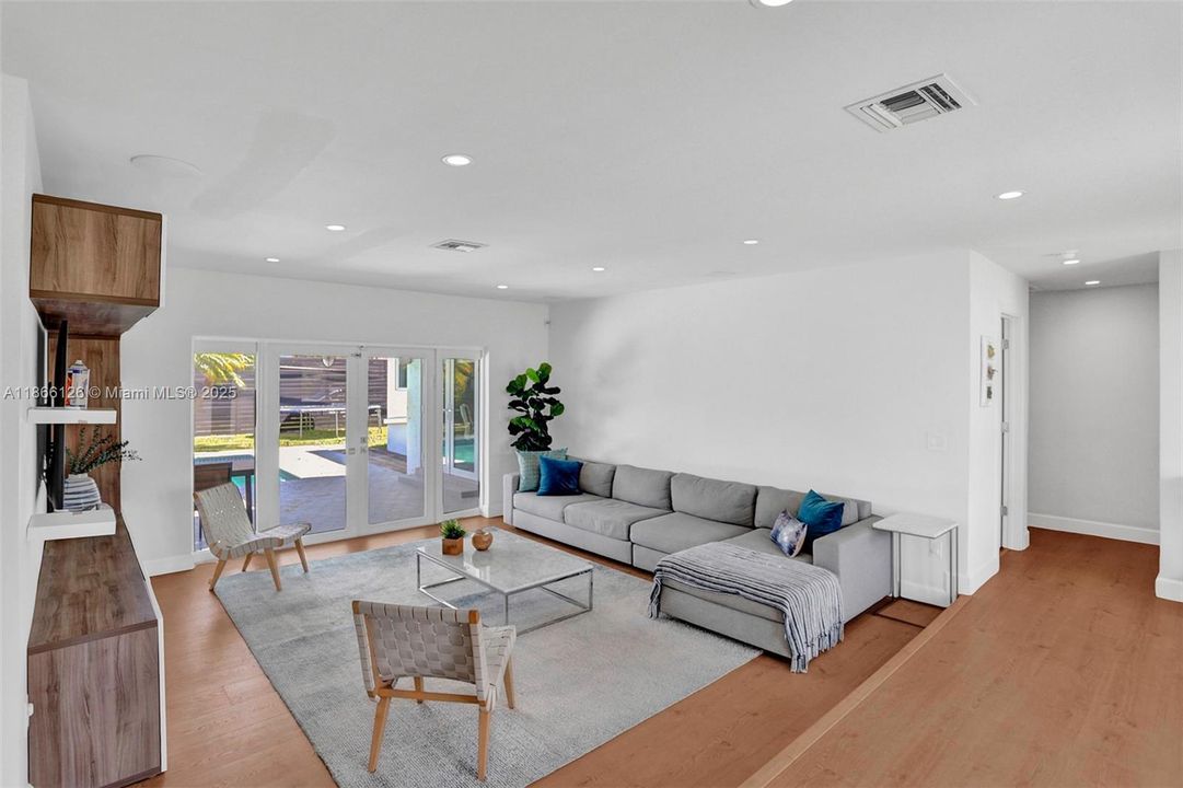 Recientemente alquilado: $6,800 (4 camas, 3 baños, 2282 Pies cuadrados)