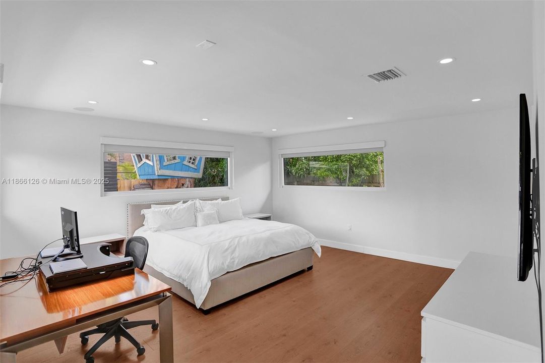 Recientemente alquilado: $6,800 (4 camas, 3 baños, 2282 Pies cuadrados)