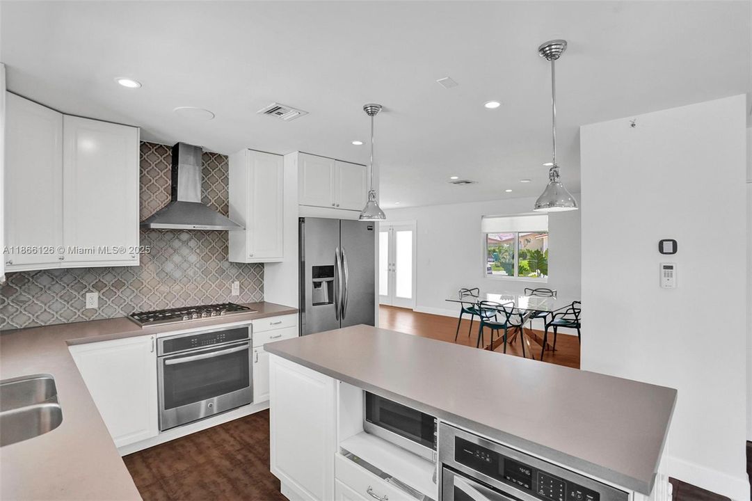 Recientemente alquilado: $6,800 (4 camas, 3 baños, 2282 Pies cuadrados)