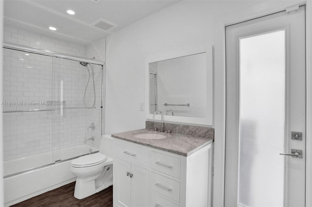 Recientemente alquilado: $6,800 (4 camas, 3 baños, 2282 Pies cuadrados)