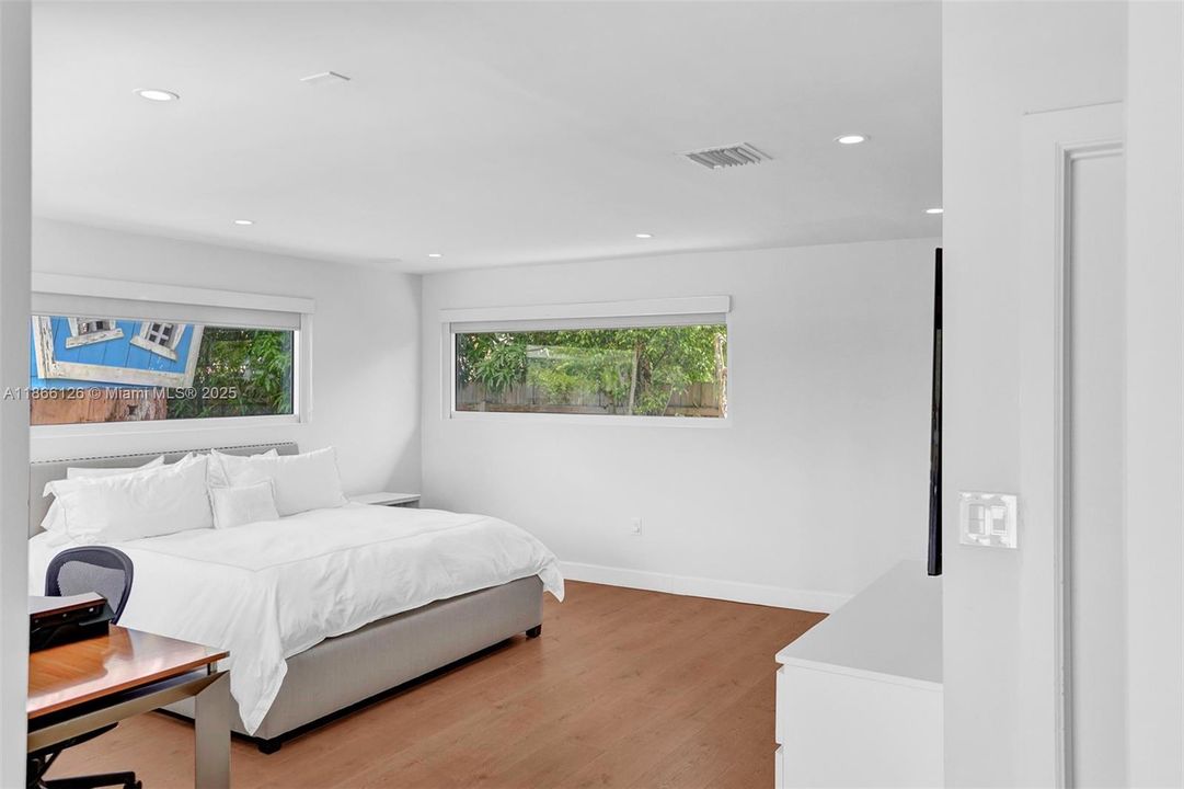 Recientemente alquilado: $6,800 (4 camas, 3 baños, 2282 Pies cuadrados)