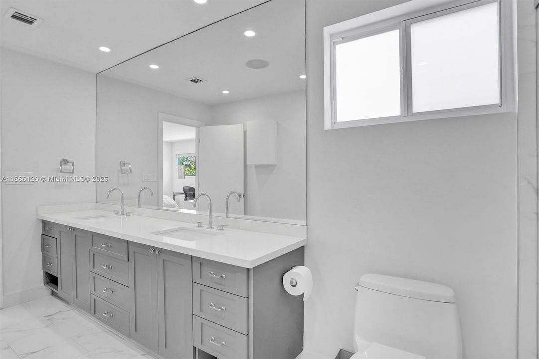 Recientemente alquilado: $6,800 (4 camas, 3 baños, 2282 Pies cuadrados)