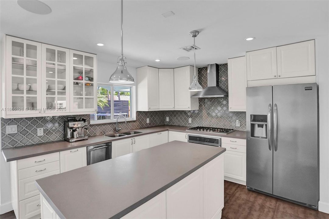 Recientemente alquilado: $6,800 (4 camas, 3 baños, 2282 Pies cuadrados)