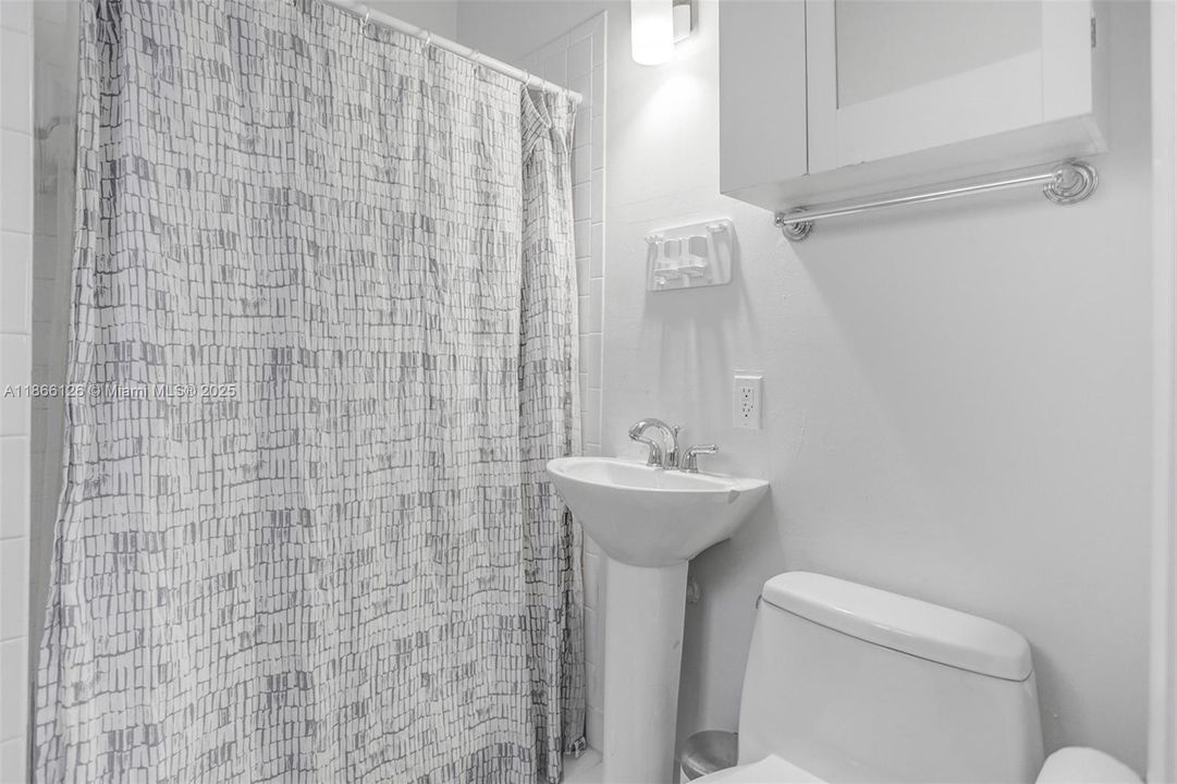 Recientemente alquilado: $6,800 (4 camas, 3 baños, 2282 Pies cuadrados)