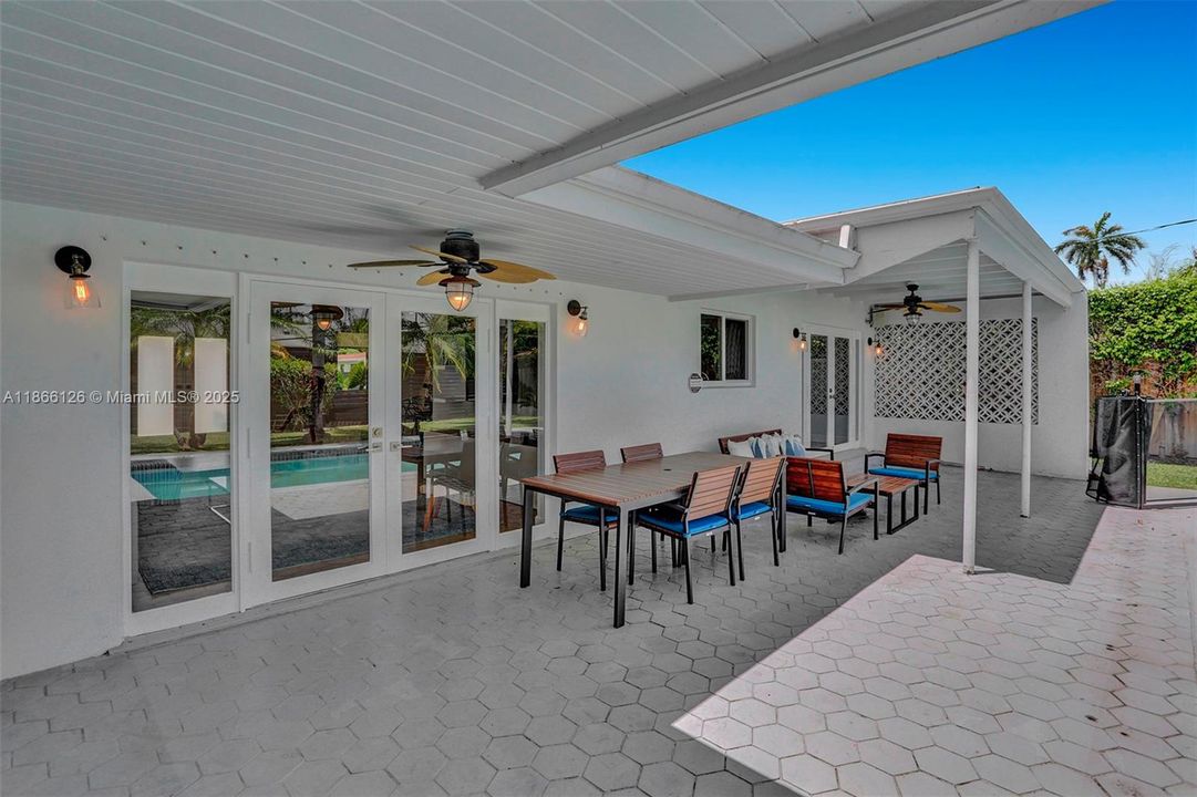 Recientemente alquilado: $6,800 (4 camas, 3 baños, 2282 Pies cuadrados)