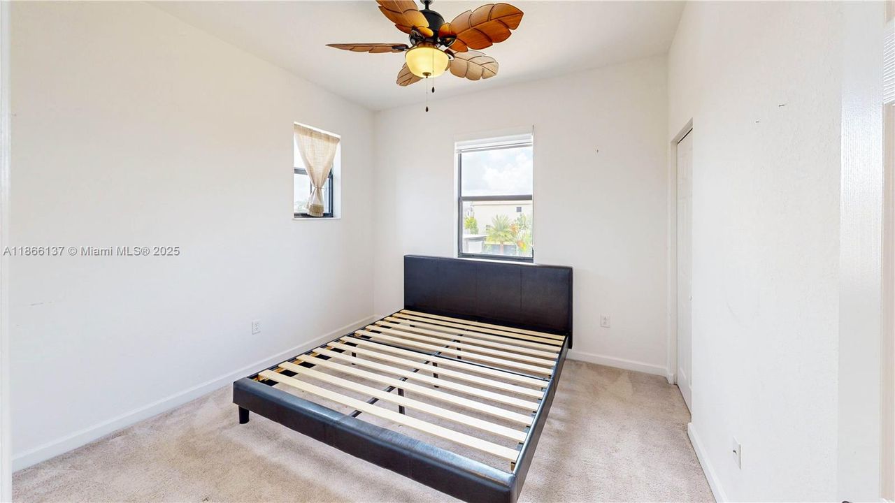 Под контрактом: $899,000 (5 спален, 3 ванн, 3191 Квадратных фут)