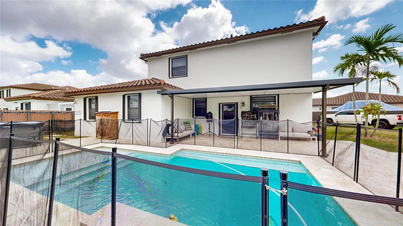 Под контрактом: $899,000 (5 спален, 3 ванн, 3191 Квадратных фут)