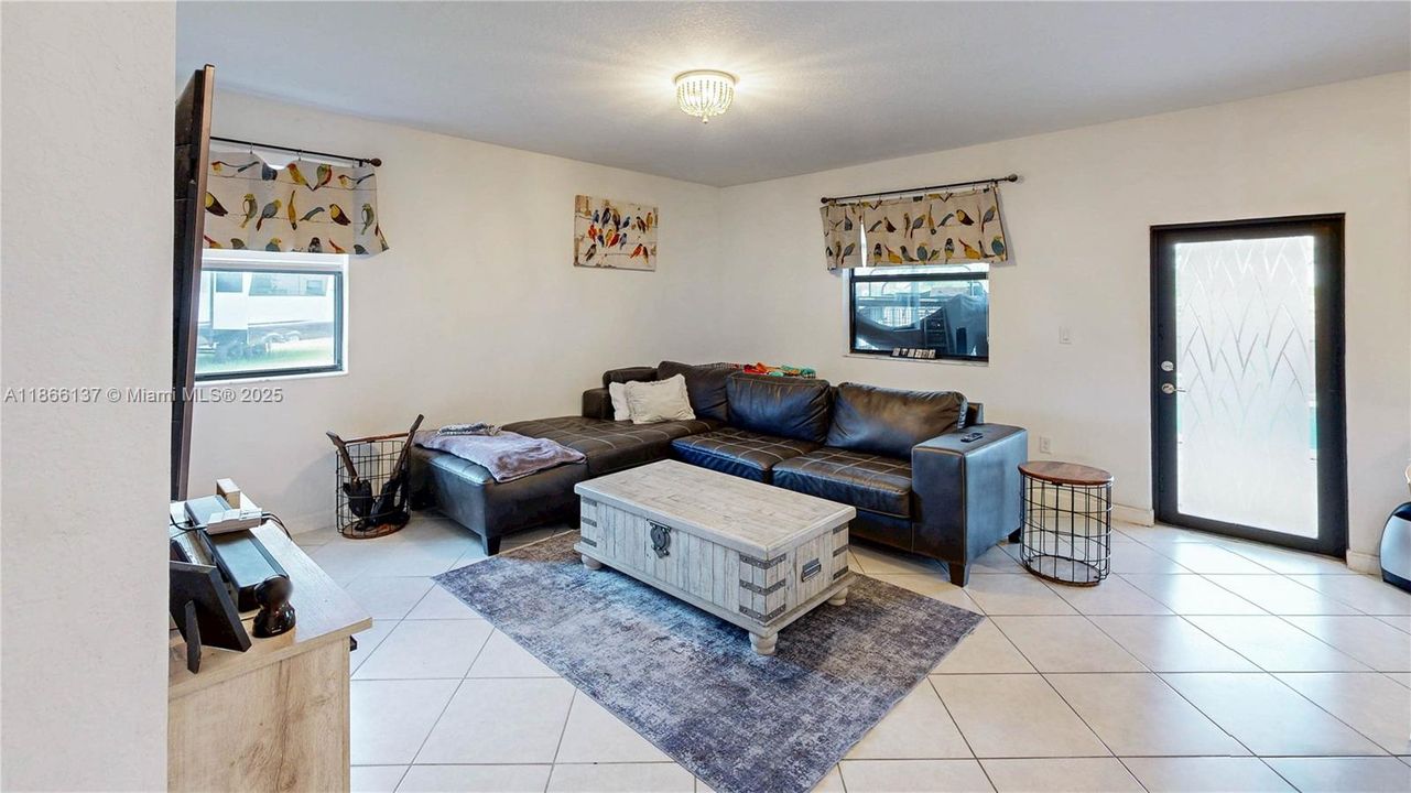 Под контрактом: $899,000 (5 спален, 3 ванн, 3191 Квадратных фут)