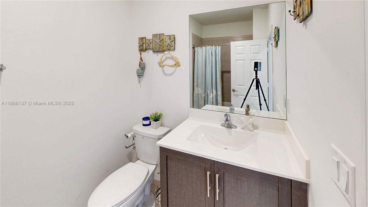 Под контрактом: $899,000 (5 спален, 3 ванн, 3191 Квадратных фут)