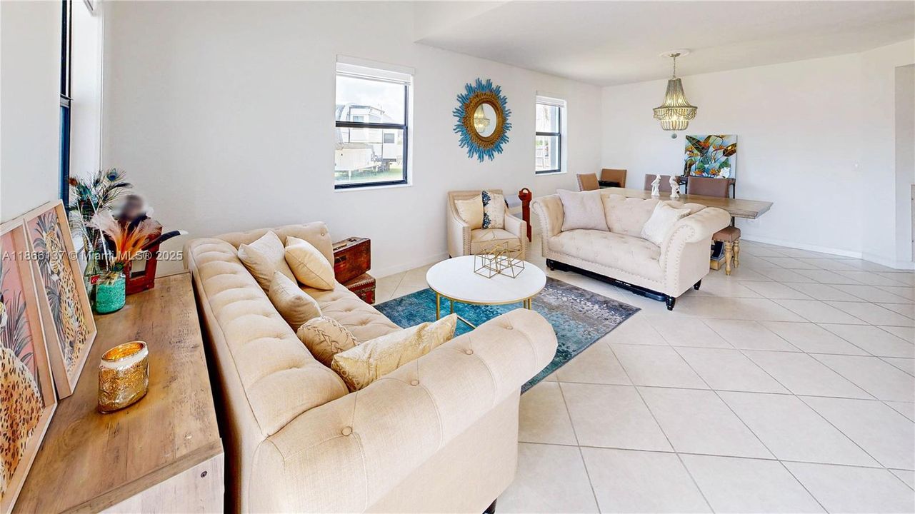 Под контрактом: $899,000 (5 спален, 3 ванн, 3191 Квадратных фут)