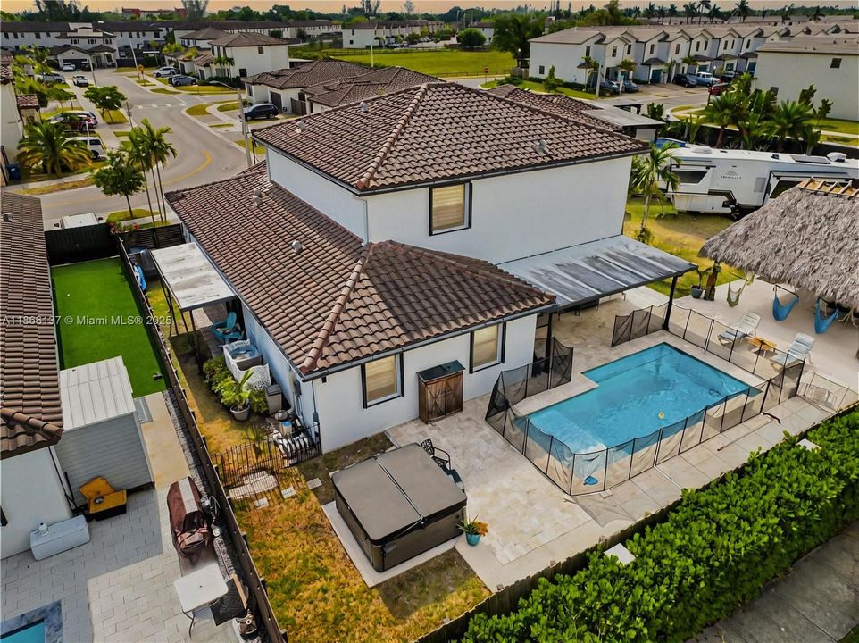 Под контрактом: $899,000 (5 спален, 3 ванн, 3191 Квадратных фут)