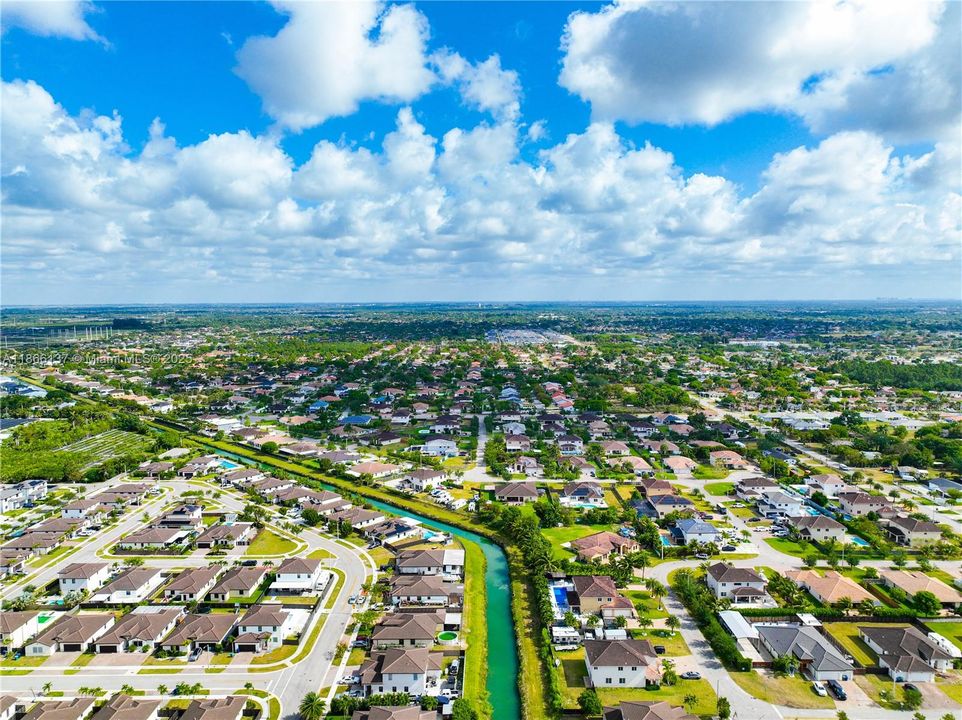 Под контрактом: $899,000 (5 спален, 3 ванн, 3191 Квадратных фут)