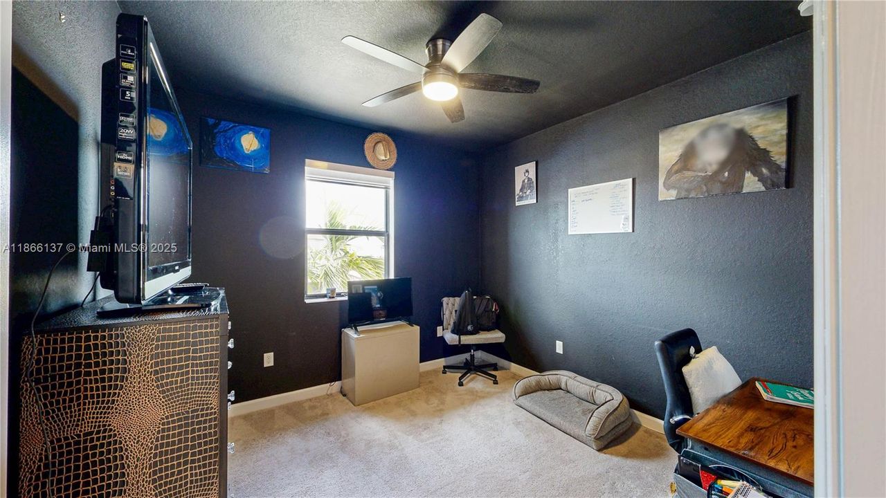 Под контрактом: $899,000 (5 спален, 3 ванн, 3191 Квадратных фут)