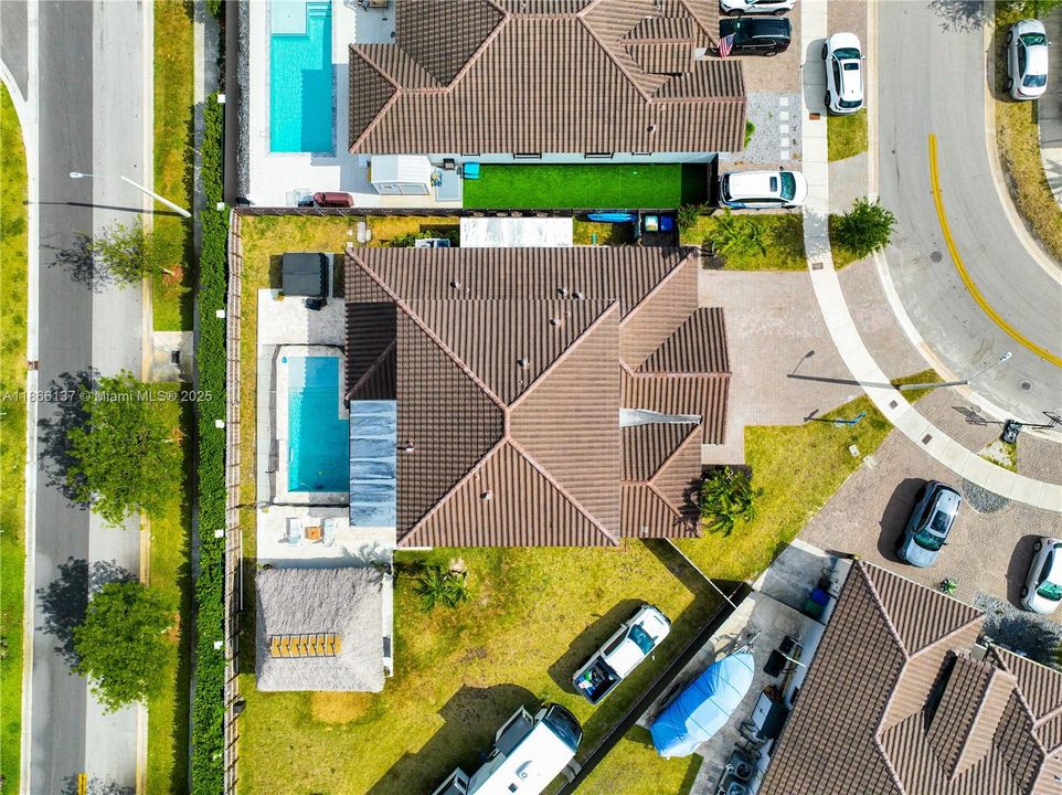 Под контрактом: $899,000 (5 спален, 3 ванн, 3191 Квадратных фут)