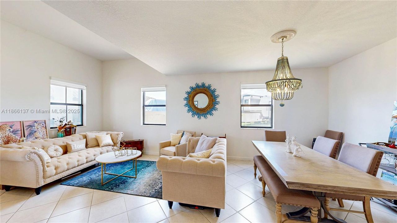 Под контрактом: $899,000 (5 спален, 3 ванн, 3191 Квадратных фут)