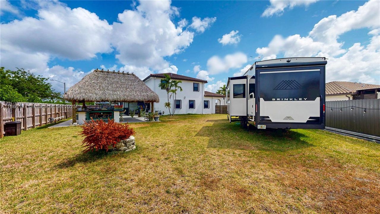 Под контрактом: $899,000 (5 спален, 3 ванн, 3191 Квадратных фут)