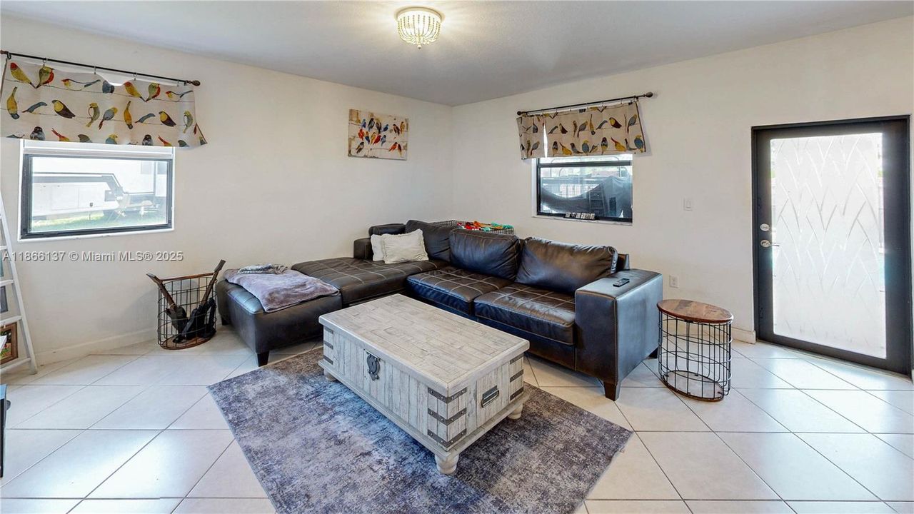 Под контрактом: $899,000 (5 спален, 3 ванн, 3191 Квадратных фут)