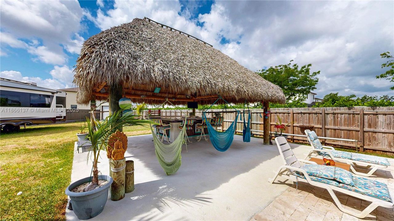 Под контрактом: $899,000 (5 спален, 3 ванн, 3191 Квадратных фут)