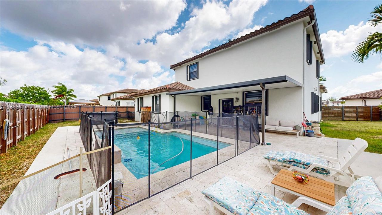 Под контрактом: $899,000 (5 спален, 3 ванн, 3191 Квадратных фут)