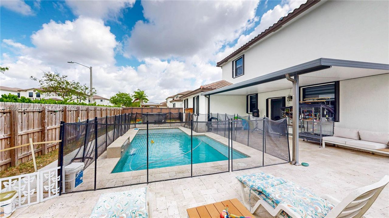 Под контрактом: $899,000 (5 спален, 3 ванн, 3191 Квадратных фут)